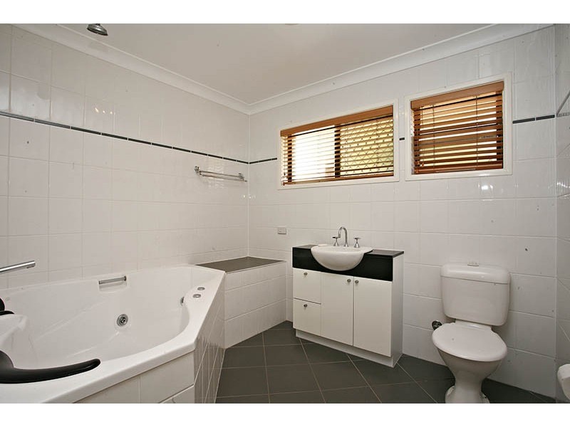 11 Jacqueline Avenue, Springwood QLD 4127