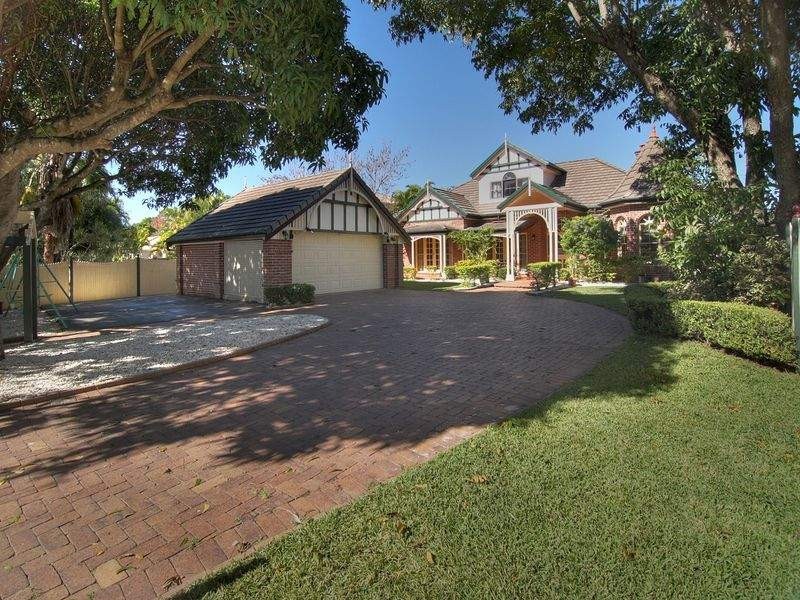 4 Dewberry Place, Eight Mile Plains QLD 4113