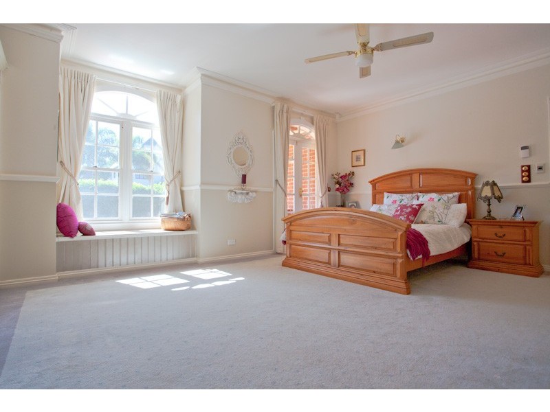 4 Dewberry Place, Eight Mile Plains QLD 4113