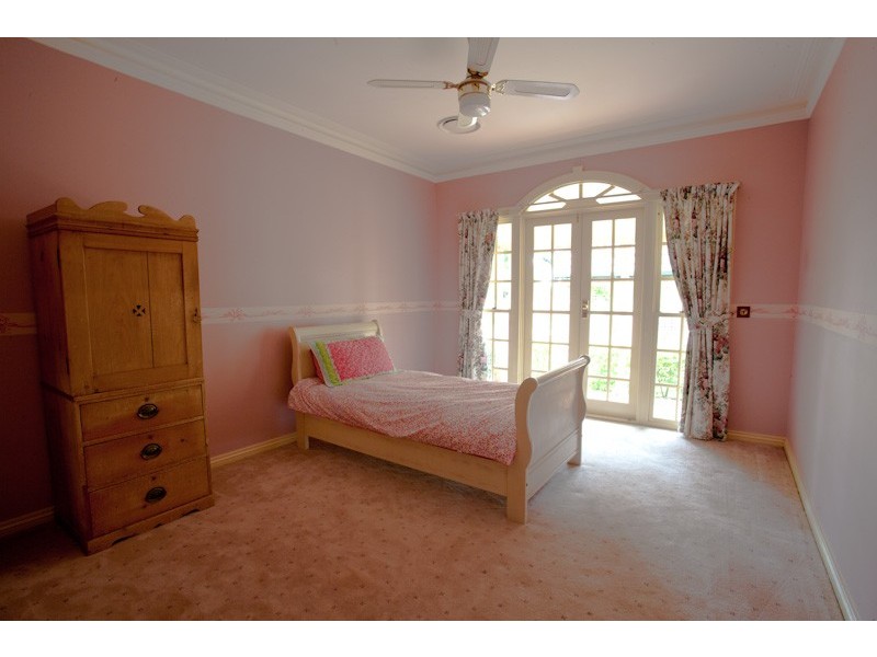 4 Dewberry Place, Eight Mile Plains QLD 4113