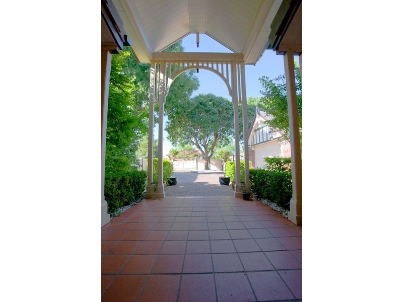 4 Dewberry Place, Eight Mile Plains QLD 4113