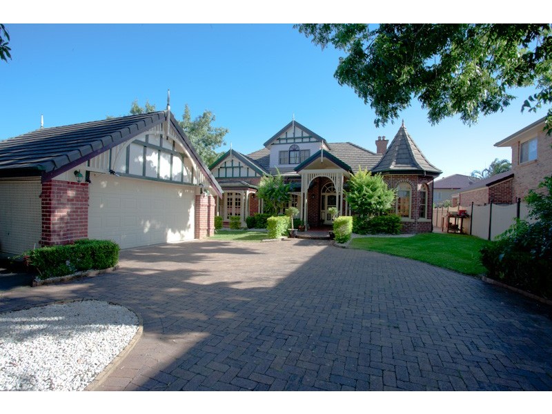 4 Dewberry Place, Eight Mile Plains QLD 4113