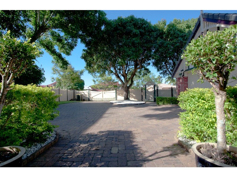 4 Dewberry Place, Eight Mile Plains QLD 4113