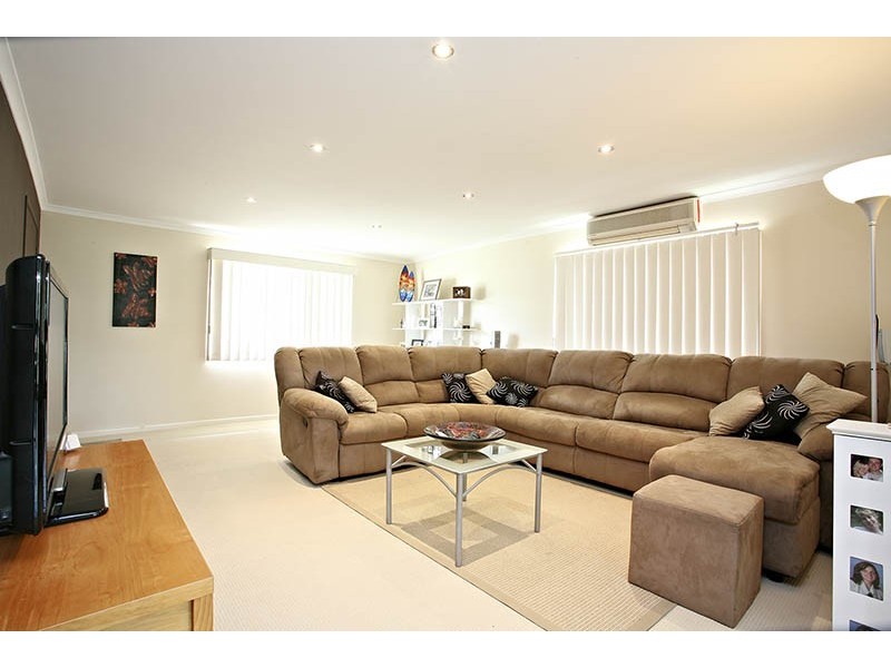 16 Alderbaran Drive, Kingston QLD 4114