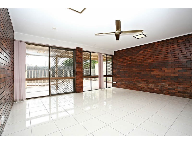 2 Jilbard Drive, Springwood QLD 4127