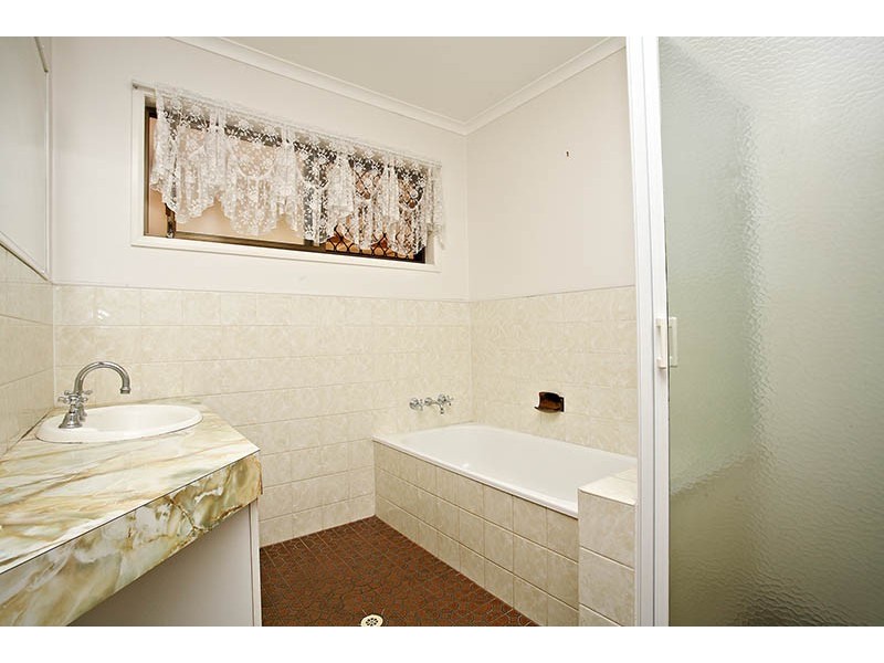 2 Jilbard Drive, Springwood QLD 4127