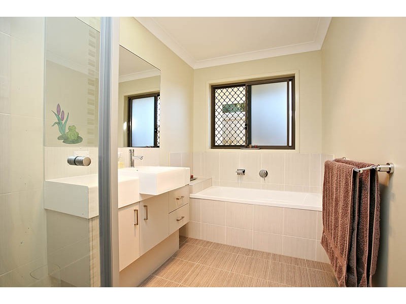 32 Allamanda Drive, Daisy Hill QLD 4127