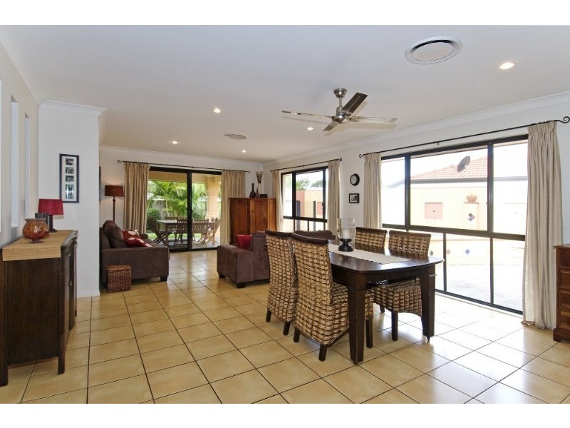 4 Bush Cherry Place, Thornlands QLD 4164