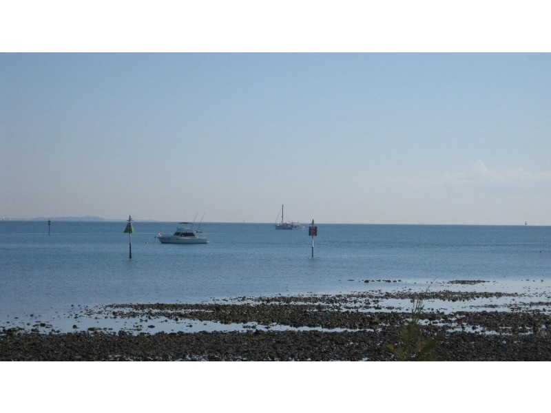 32 Little Shore Street, Cleveland QLD 4163