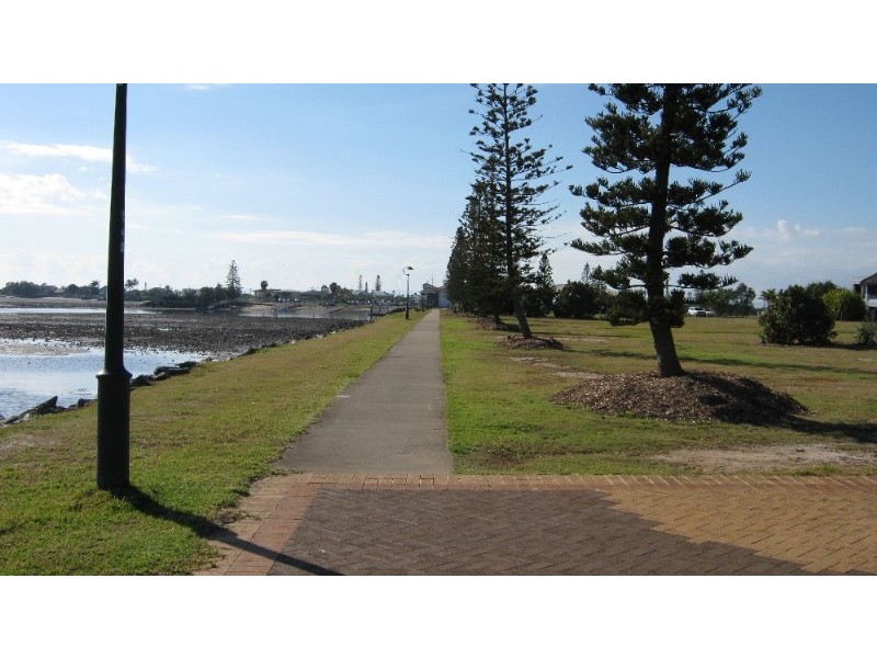 32 Little Shore Street, Cleveland QLD 4163