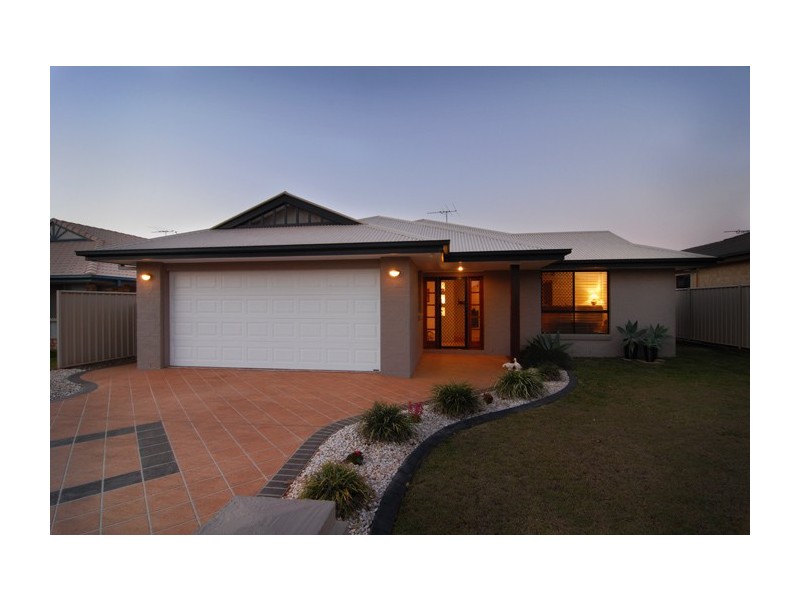 67 Seaholly Crescent, Victoria Point QLD 4165