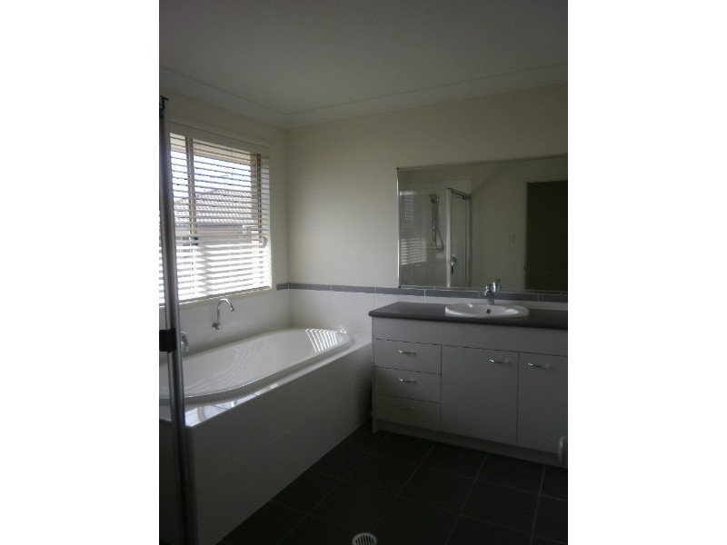 3 Cobby Court, Redland Bay QLD 4165