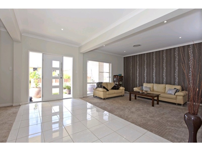 3 Huntly Place, Redland Bay QLD 4165