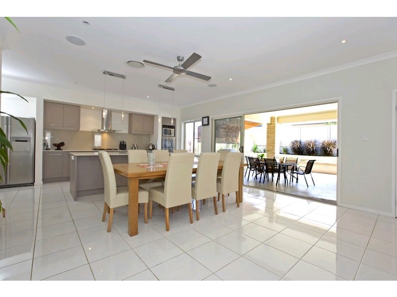 3 Huntly Place, Redland Bay QLD 4165