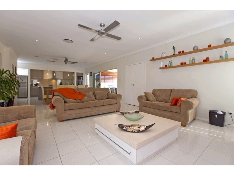 3 Huntly Place, Redland Bay QLD 4165