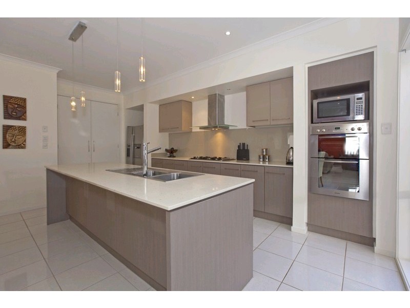 3 Huntly Place, Redland Bay QLD 4165