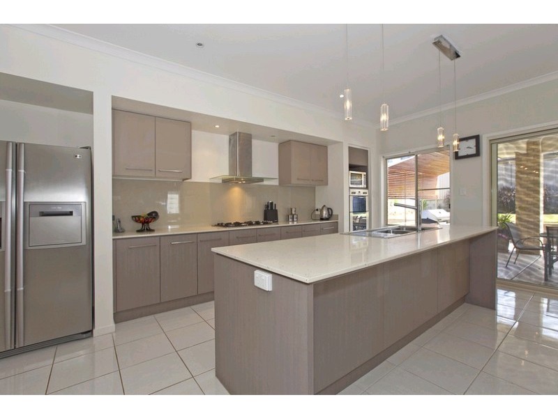 3 Huntly Place, Redland Bay QLD 4165