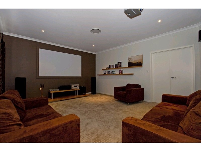 3 Huntly Place, Redland Bay QLD 4165