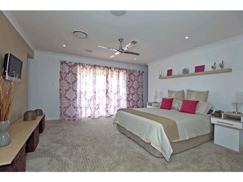 3 Huntly Place, Redland Bay QLD 4165