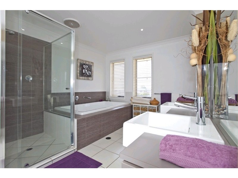 3 Huntly Place, Redland Bay QLD 4165