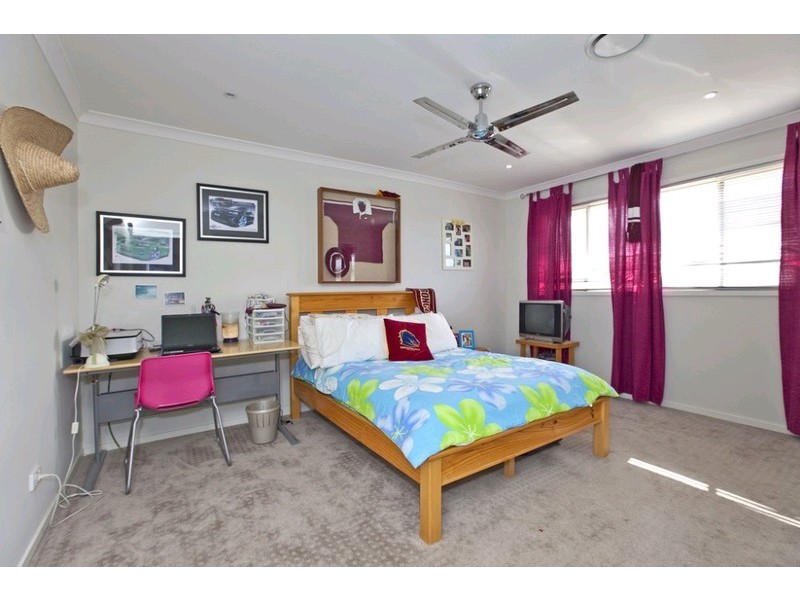 3 Huntly Place, Redland Bay QLD 4165