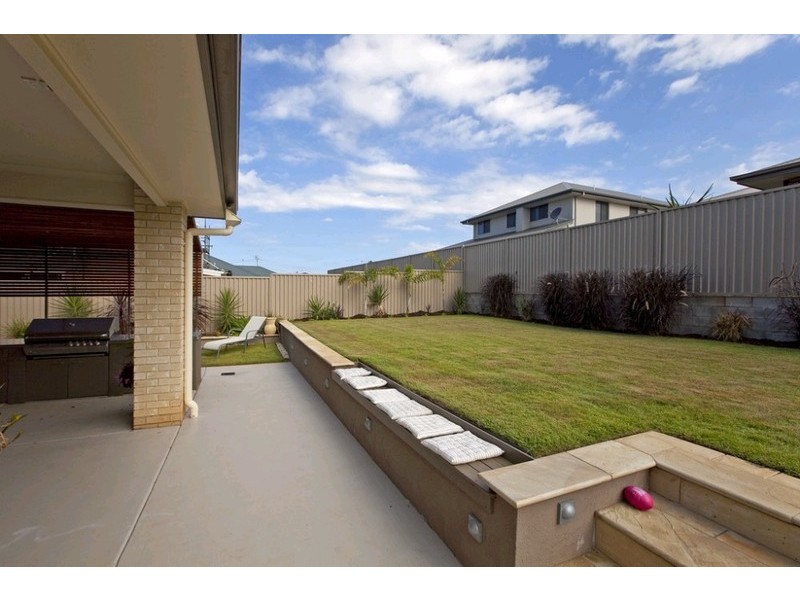 3 Huntly Place, Redland Bay QLD 4165