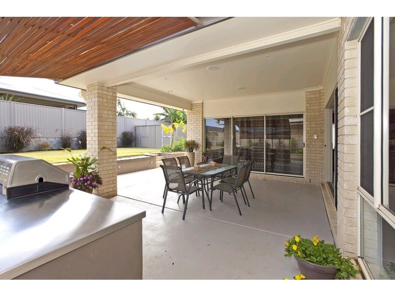 3 Huntly Place, Redland Bay QLD 4165