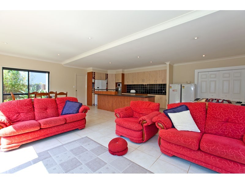 16 Irwin Place, Redland Bay QLD 4165