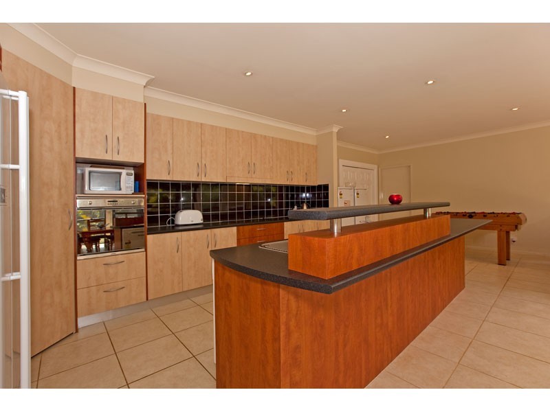 16 Irwin Place, Redland Bay QLD 4165