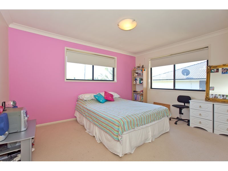 16 Irwin Place, Redland Bay QLD 4165