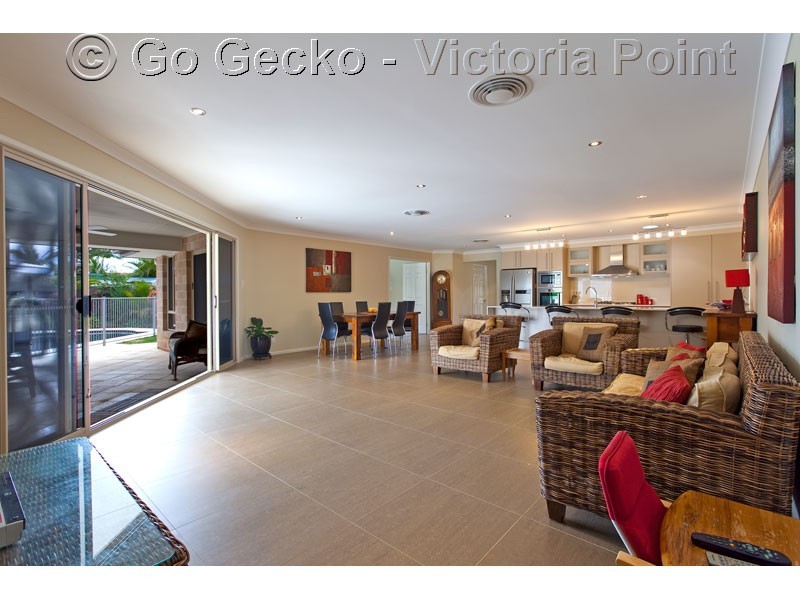 33 Sunningdale Drive, Redland Bay QLD 4165