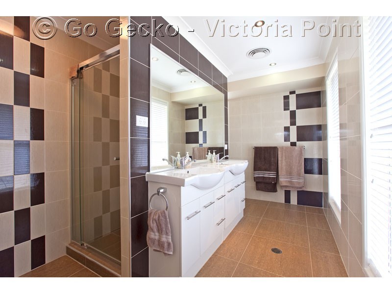 33 Sunningdale Drive, Redland Bay QLD 4165