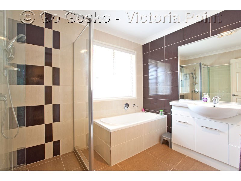 33 Sunningdale Drive, Redland Bay QLD 4165