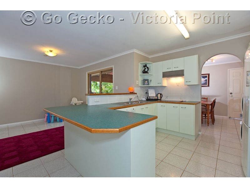 4 Montrose Place, Redland Bay QLD 4165