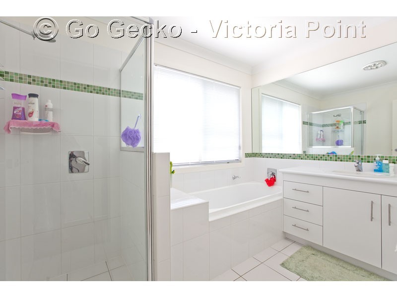 11 Highland Street, Redland Bay QLD 4165