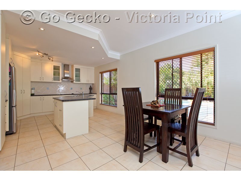 2 Seagrass Place, Redland Bay QLD 4165