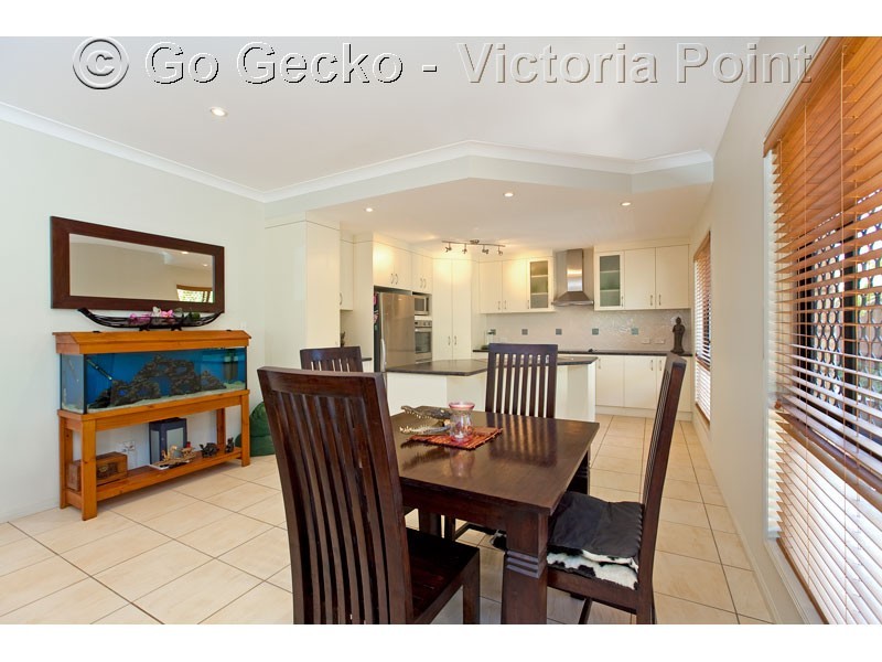 2 Seagrass Place, Redland Bay QLD 4165