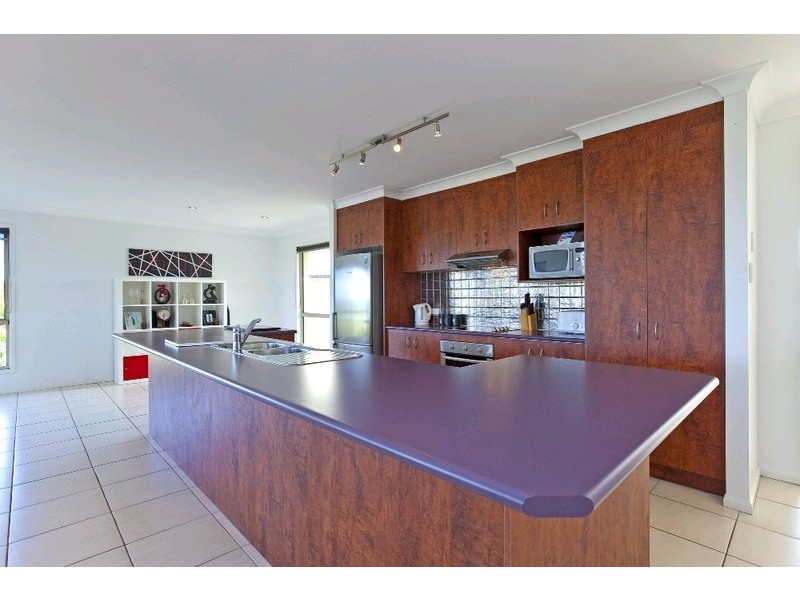 13 Braemar Court, Redland Bay QLD 4165