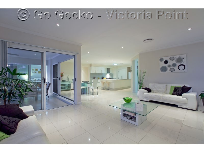 1 woodcrest Close, Redland Bay QLD 4165