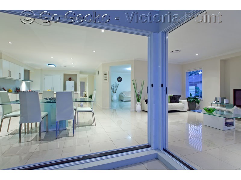 1 woodcrest Close, Redland Bay QLD 4165