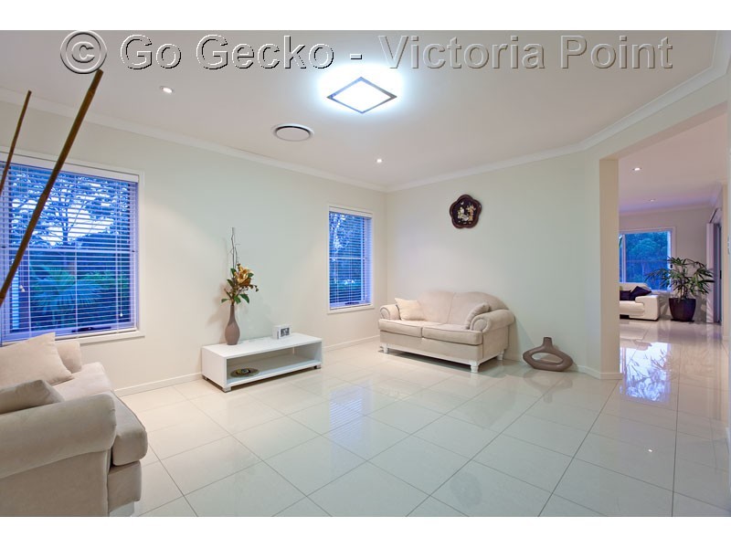 1 woodcrest Close, Redland Bay QLD 4165