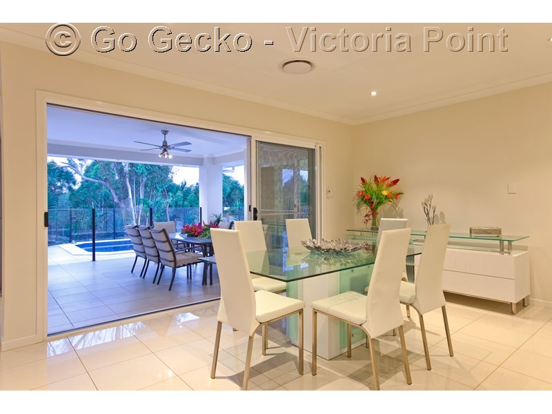 1 woodcrest Close, Redland Bay QLD 4165