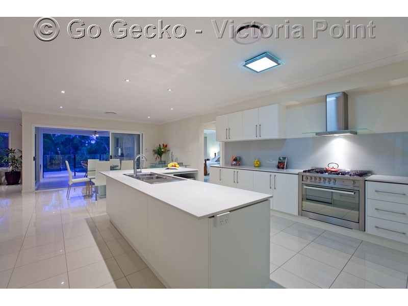 1 woodcrest Close, Redland Bay QLD 4165