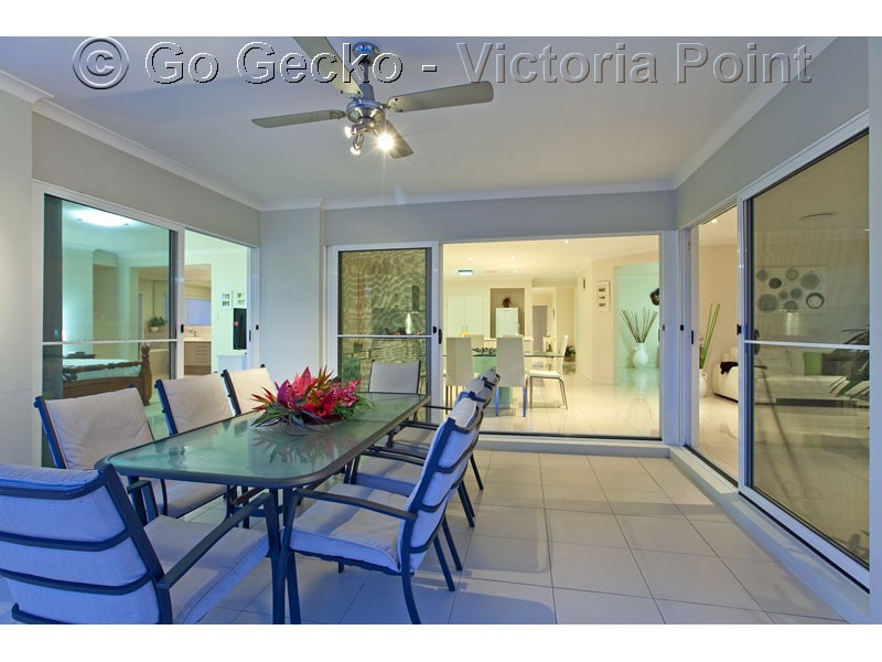 1 woodcrest Close, Redland Bay QLD 4165