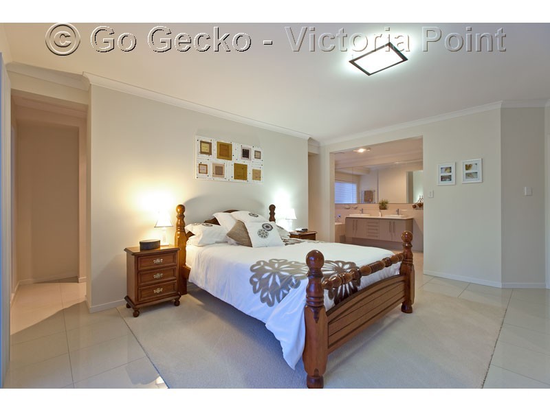 1 woodcrest Close, Redland Bay QLD 4165