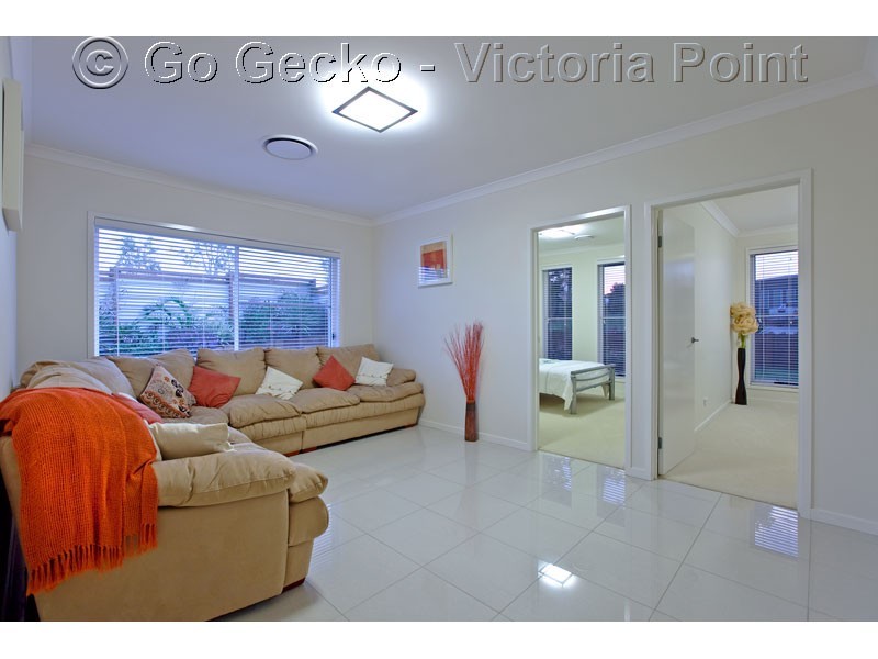 1 woodcrest Close, Redland Bay QLD 4165