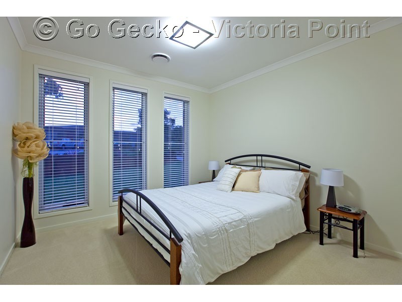 1 woodcrest Close, Redland Bay QLD 4165