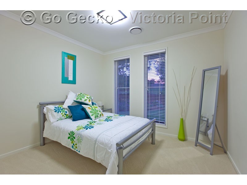 1 woodcrest Close, Redland Bay QLD 4165