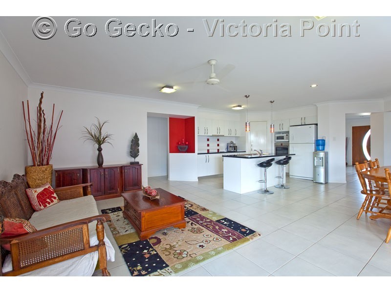 5 Mervyn Crescent, Redland Bay QLD 4165