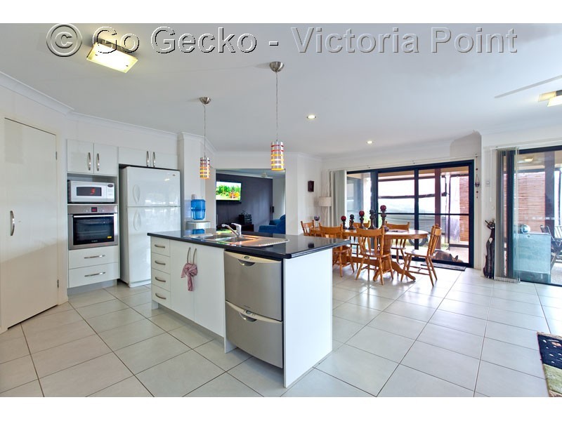 5 Mervyn Crescent, Redland Bay QLD 4165